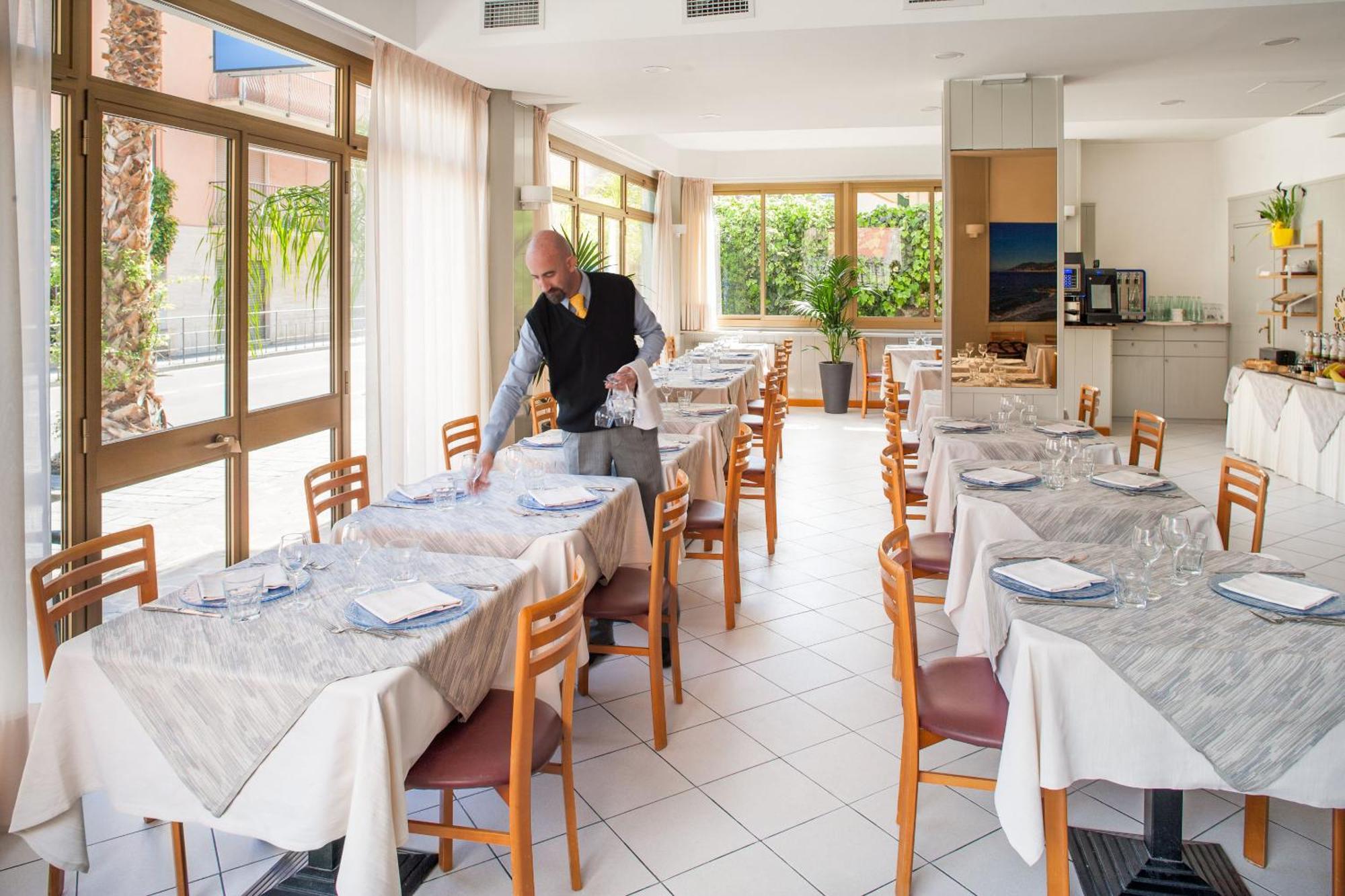 Hotel Gilda Laigueglia Extérieur photo