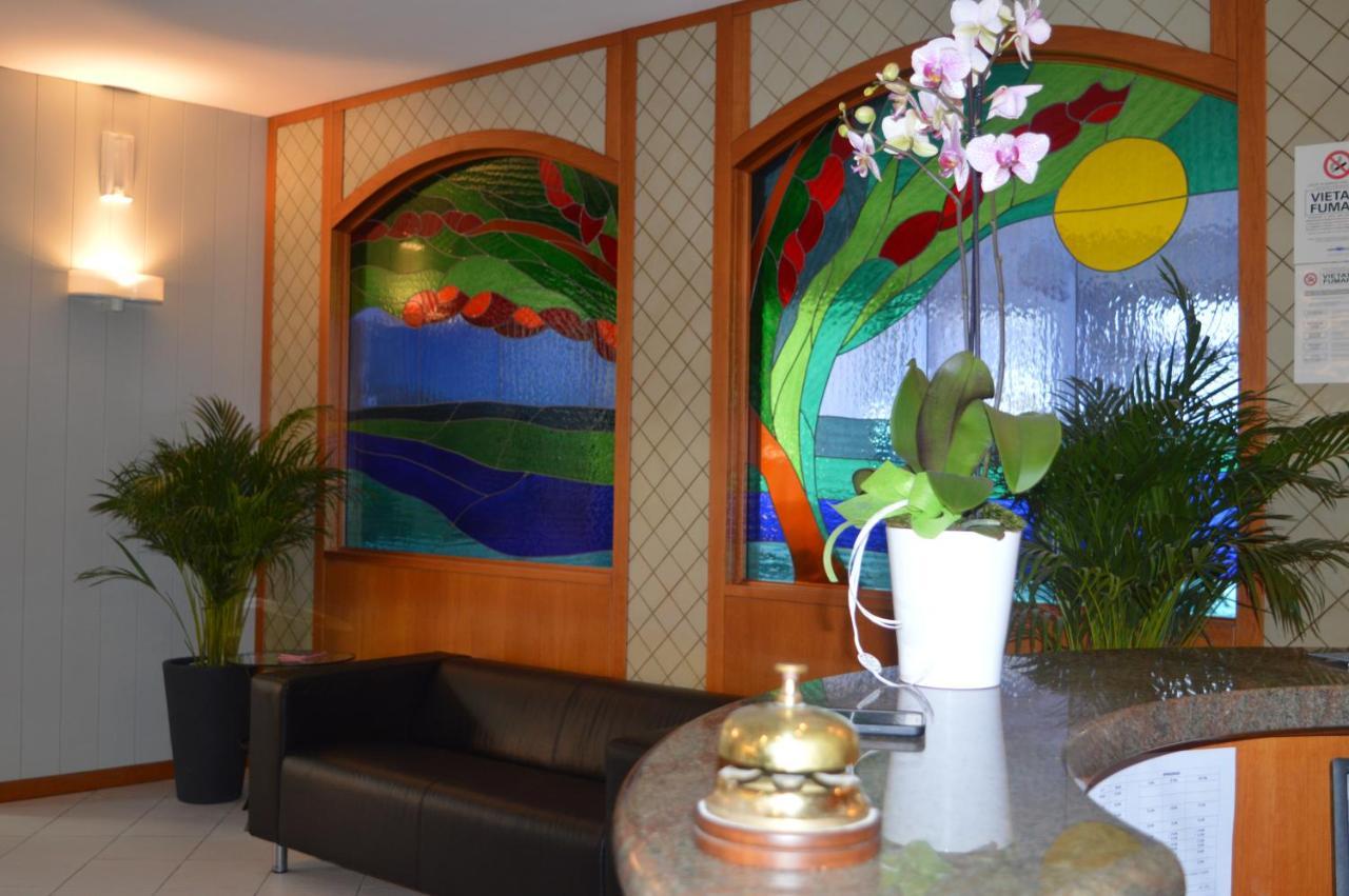 Hotel Gilda Laigueglia Extérieur photo