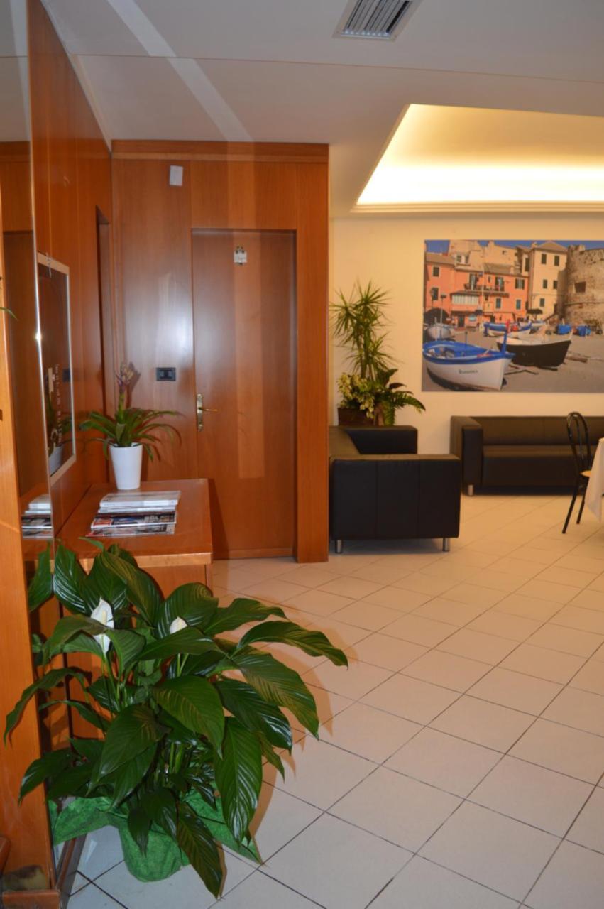 Hotel Gilda Laigueglia Extérieur photo