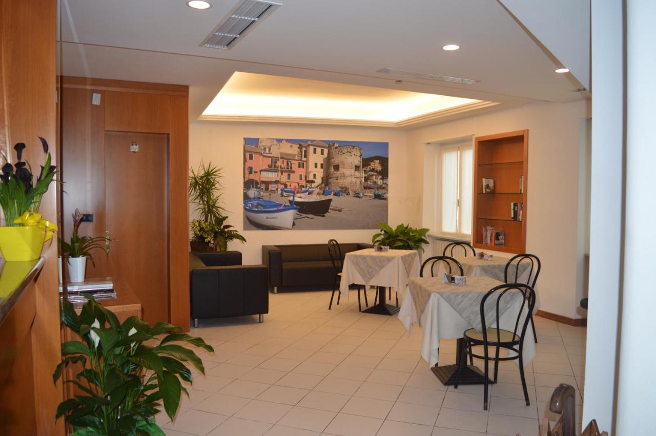 Hotel Gilda Laigueglia Extérieur photo